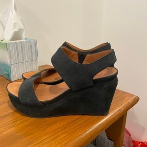 Gentle Souls black wedge size 9.5